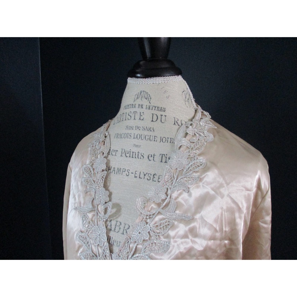 Vintage Flora Nikrooz Champagne Satin Lace Robe Size Small Medium - Picture 8 of 9